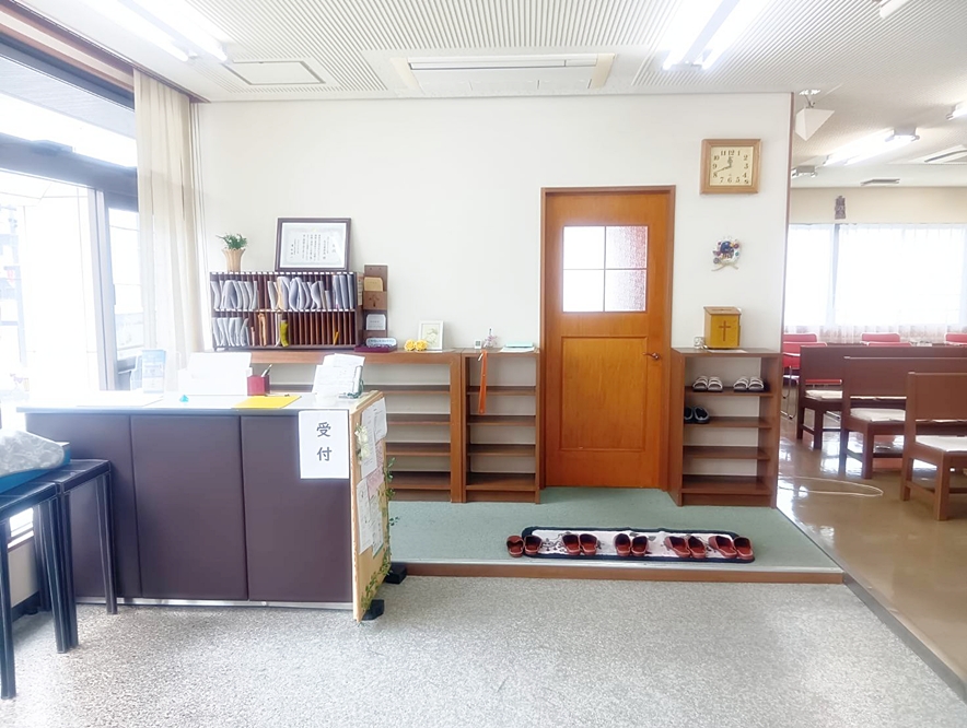 教会礼拝堂入口